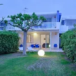 In Mit Terrasse- Grill Und Garten By Interhome *