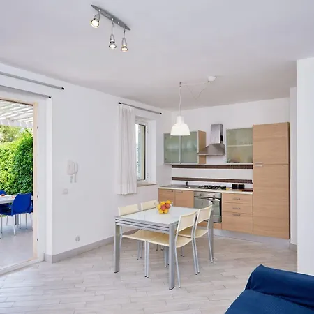 公寓 In Mit Terrasse- Grill Und Garten By Interhome